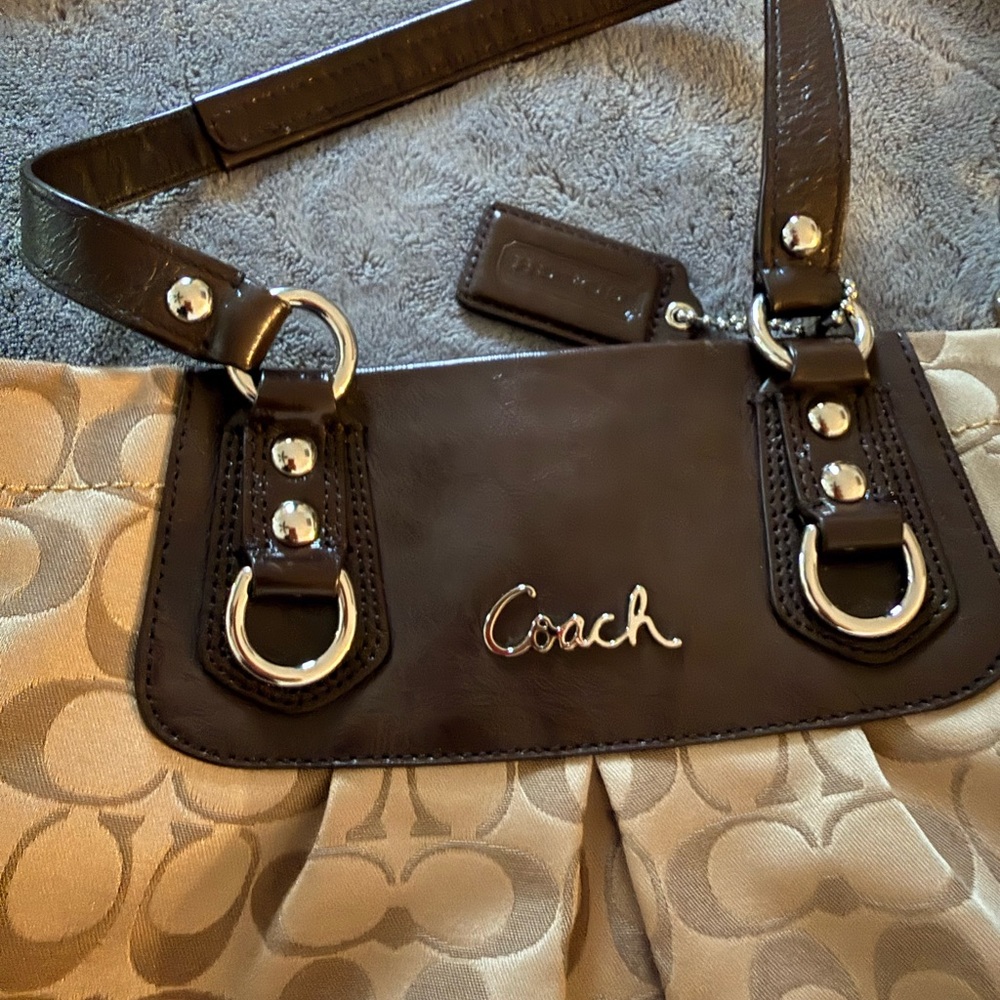 Coach Tan and Brown Signature Shoulder Bag excellent condition, satin bag - Picture 13 of 16